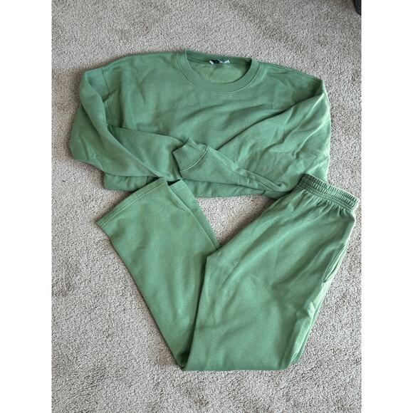 Princess Polly green crewneck/straight sweatpant set, size XS - Picture 5 of 5